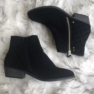 White Mountain Black Leather Ankle Boots Size 11